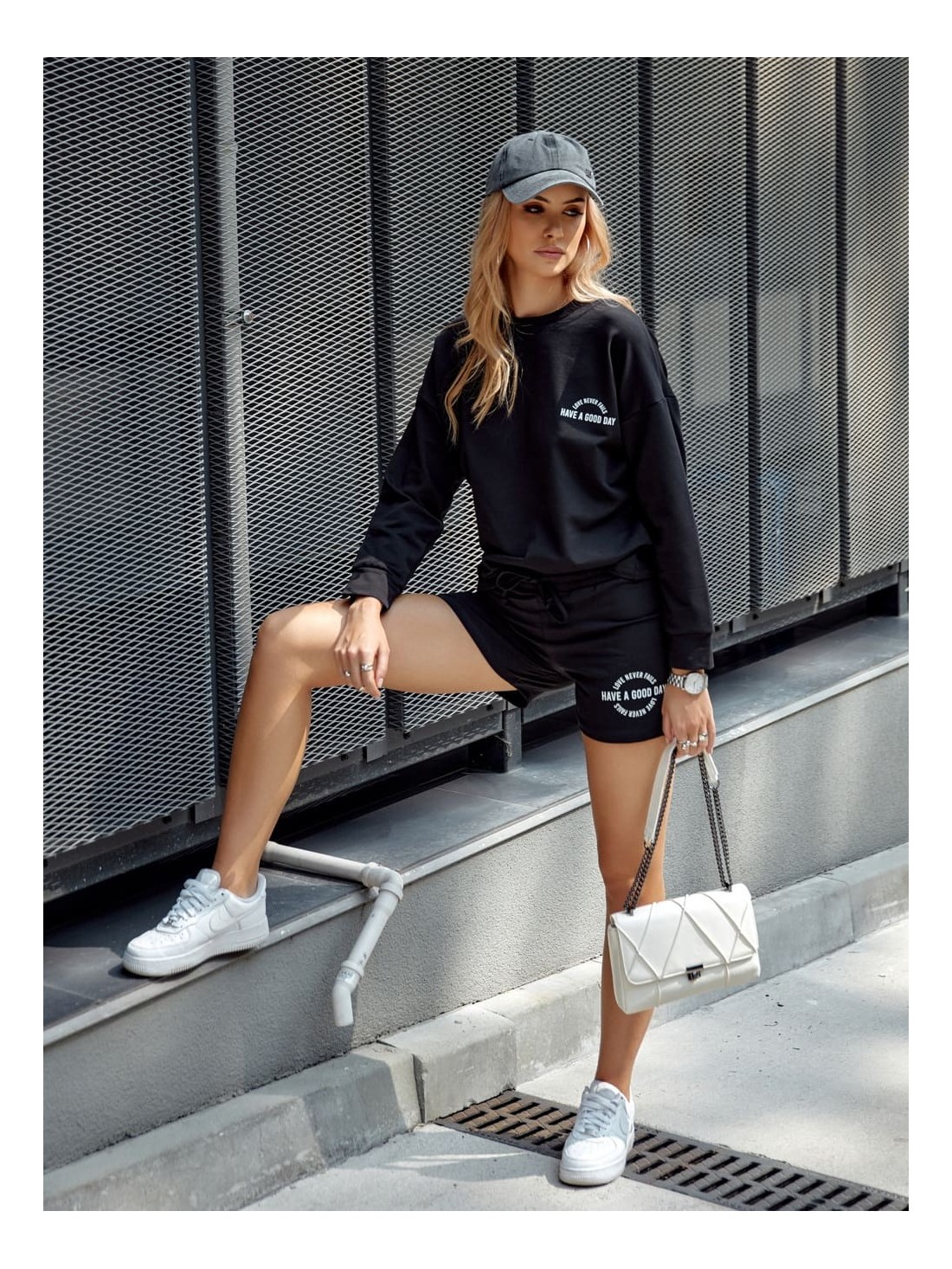 Damen-Sportset, Sweatshirt, Shorts, schwarz FI757 – Online-Shop – Boutique